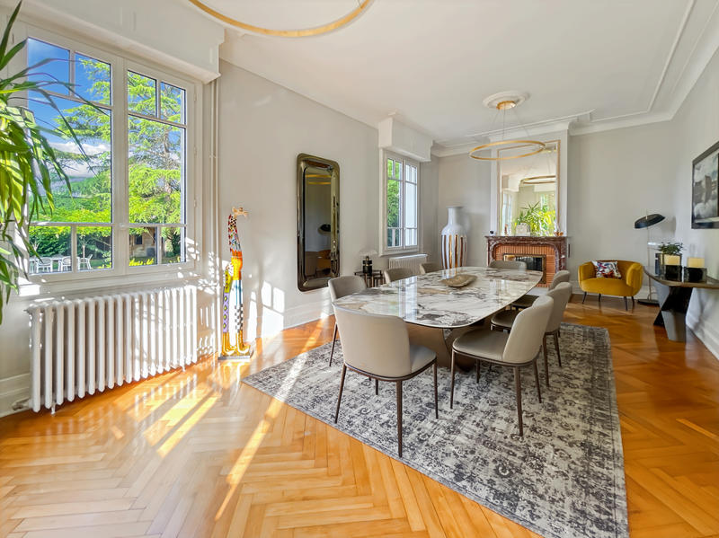 Maison - 215 m² - 8 pièces