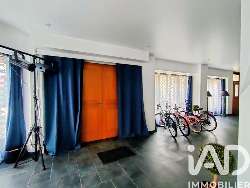 Maison - 285 m² - 9 pièces