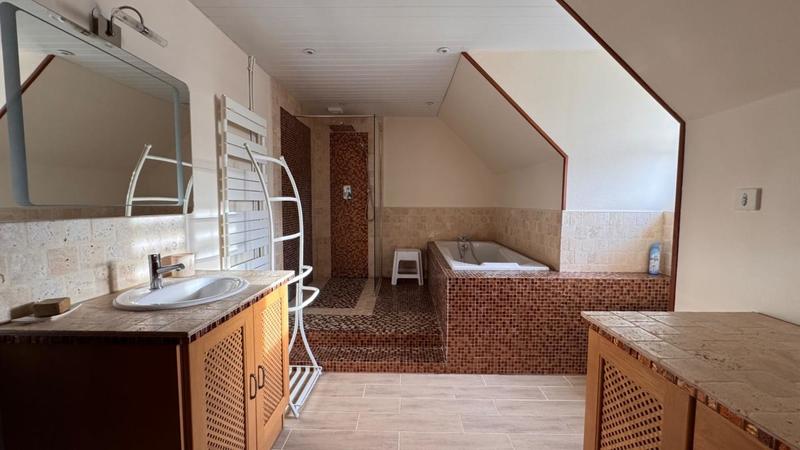 Maison - 203 m² - 6 pièces