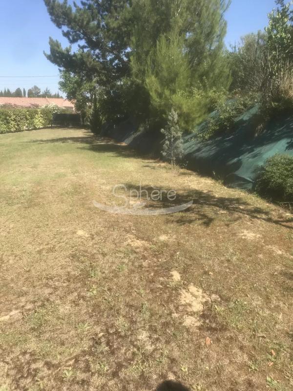 Terrain constructible - 1 100 m²