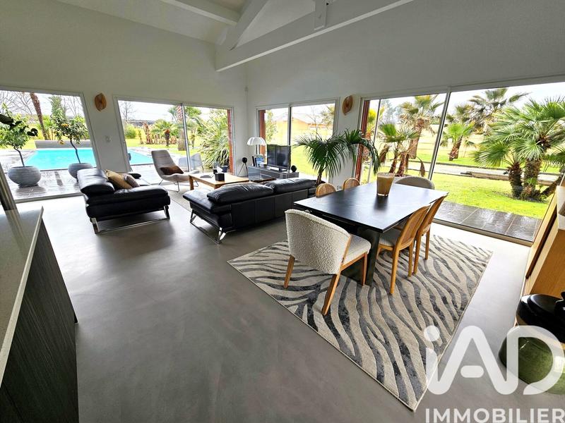 Maison - 251 m² - 5 pièces