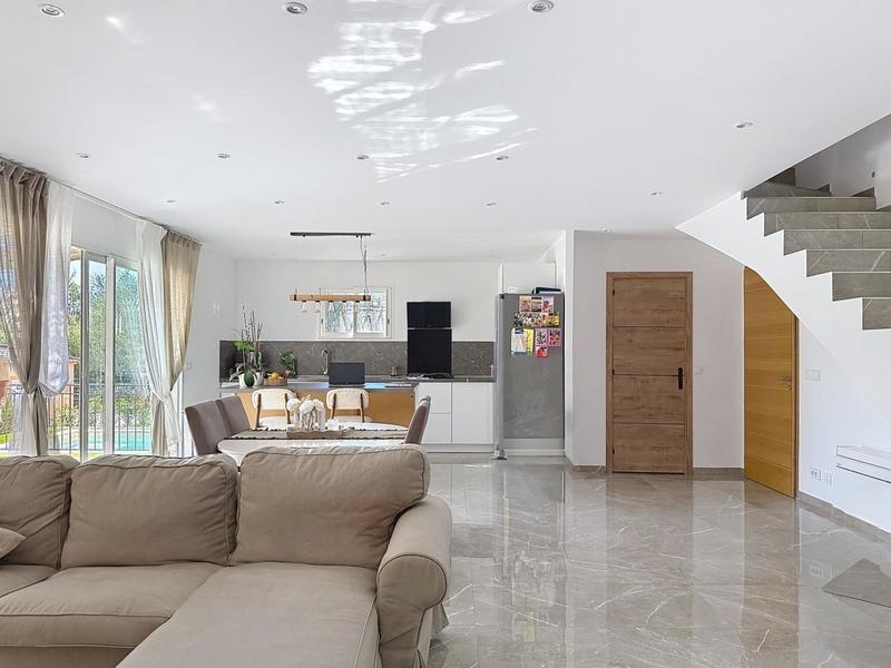 Maison - 122 m² - 5 pièces