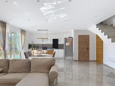 Maison - 122 m² - 5 pièces