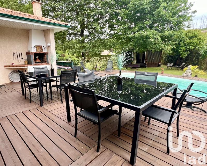 Maison - 202 m² - 7 pièces