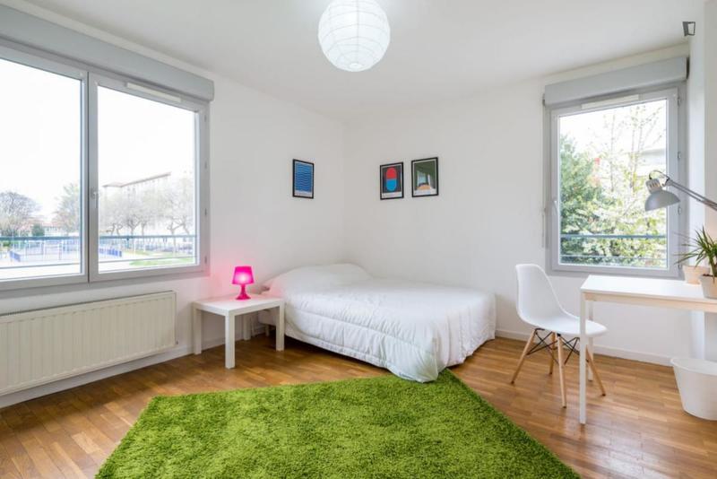 Chambre - 12 m² - 5 pièces