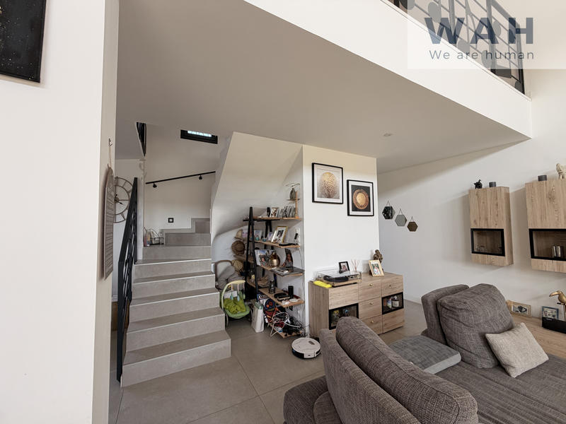 Maison - 218 m² - 5 pièces