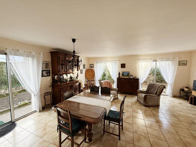 Maison - 98 m² - 5 pièces