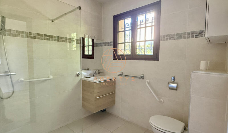 Maison - 165 m² - 6 pièces