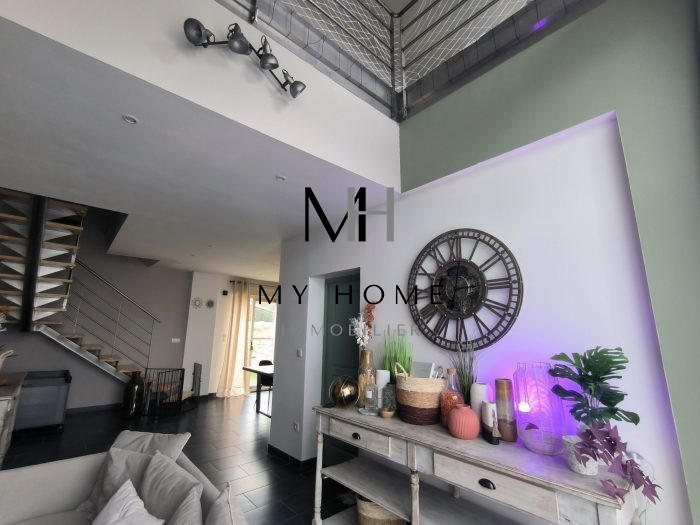 Maison - 320 m² - 13 pièces