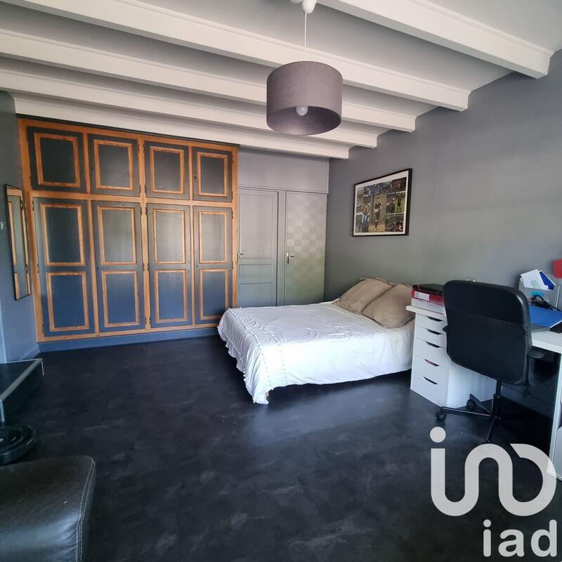 Maison - 218 m² - 9 pièces