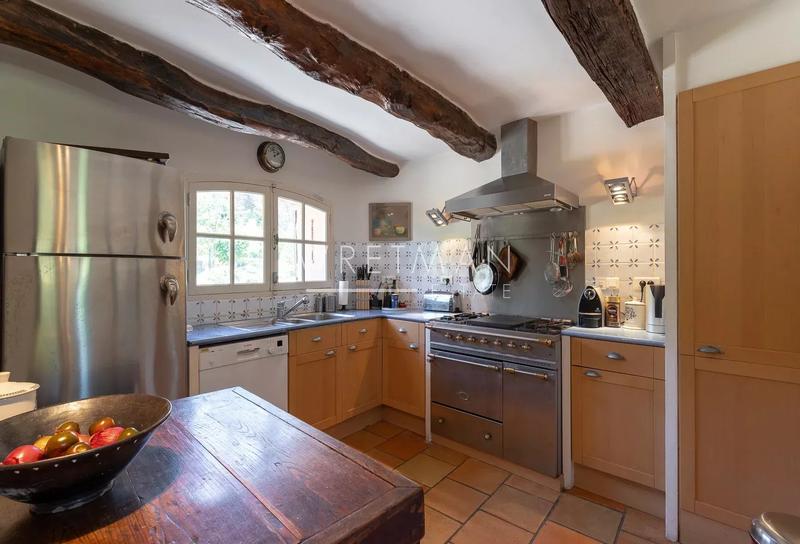 Propriété - 305 m² - 10 pièces