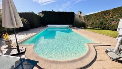 Maison - 245 m² - 10 pièces