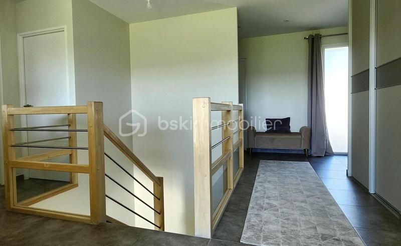 Maison - 202 m² - 7 pièces