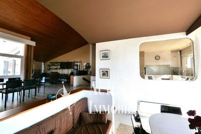 Maison - 242 m² - 8 pièces