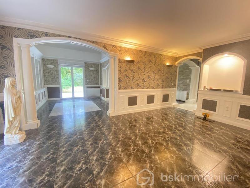 Maison traditionnelle - 180 m² - 5 pièces