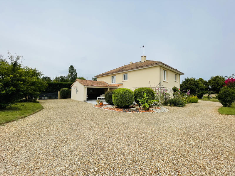 Maison - 204 m² - 7 pièces