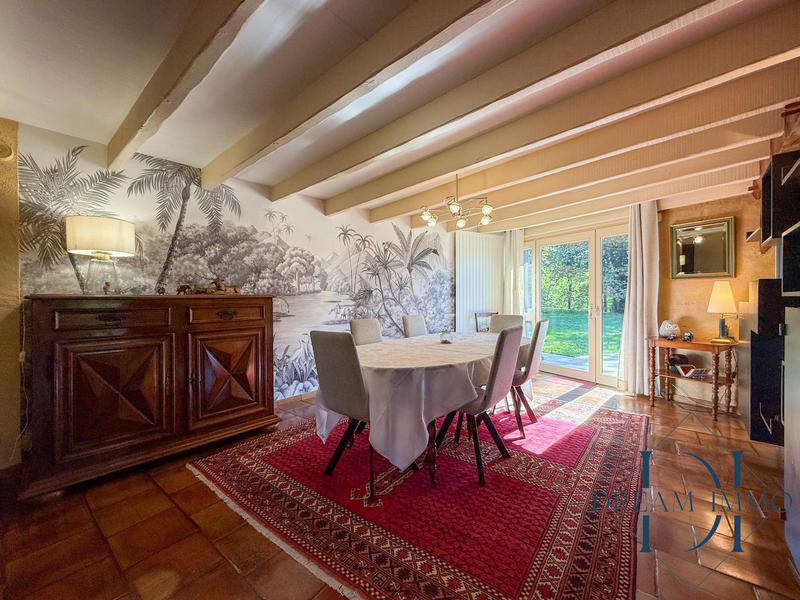 Maison - 210 m² - 8 pièces