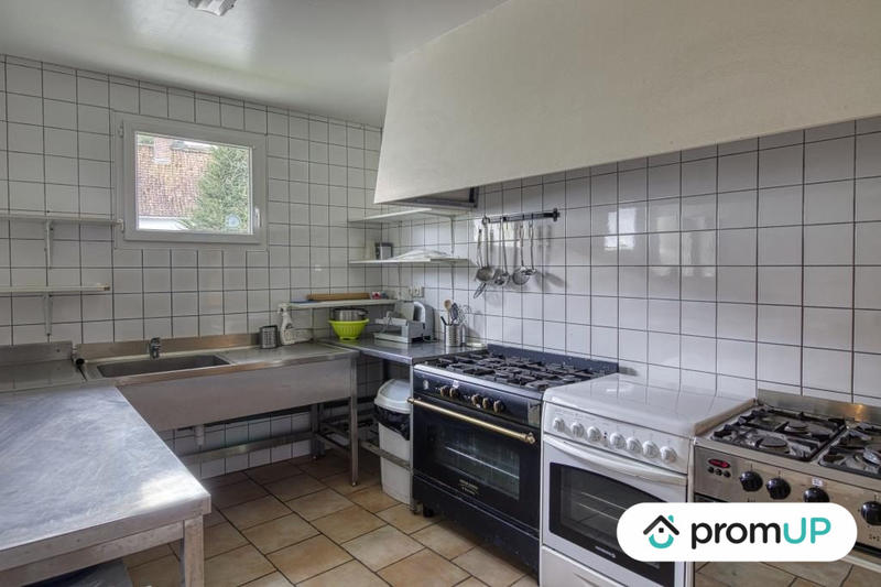 Maison traditionnelle - 295 m² - 7 pièces