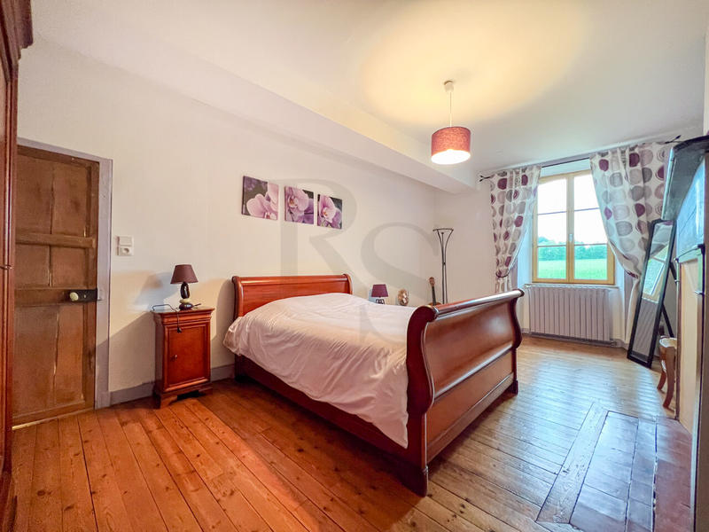 Maison - 280 m² - 9 pièces