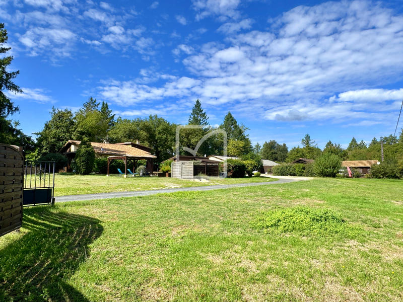 Maison - 230 m² - 12 pièces