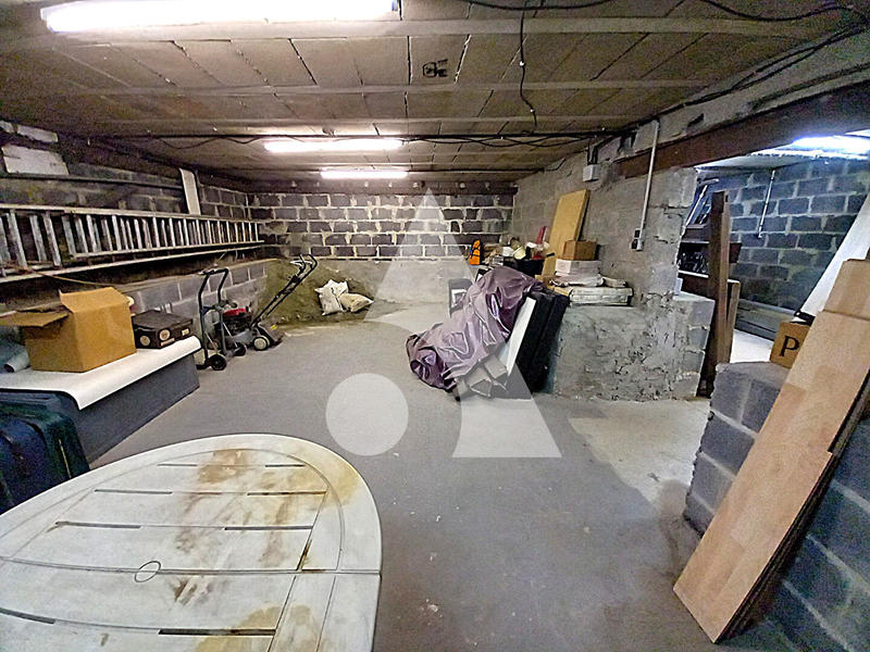 Maison - 258 m² - 11 pièces