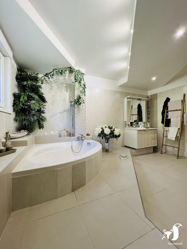 Maison - 380 m² - 12 pièces