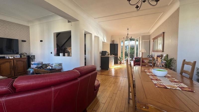 Maison - 203 m² - 6 pièces