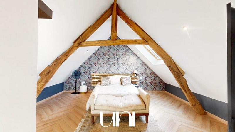 Maison - 210 m² - 6 pièces