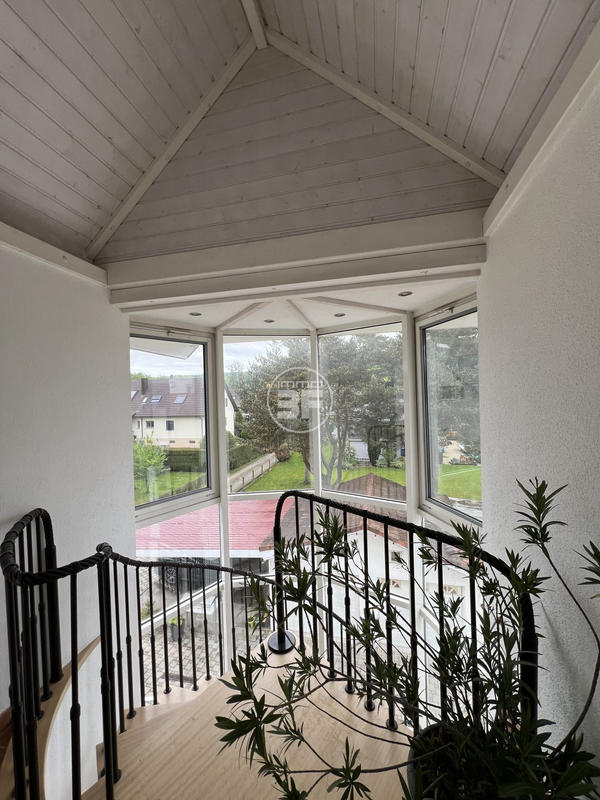 Maison - 349 m² - 12 pièces