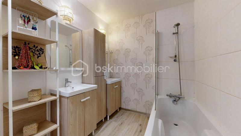 Maison - 218 m² - 9 pièces