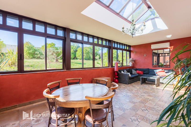 Maison - 254 m² - 8 pièces