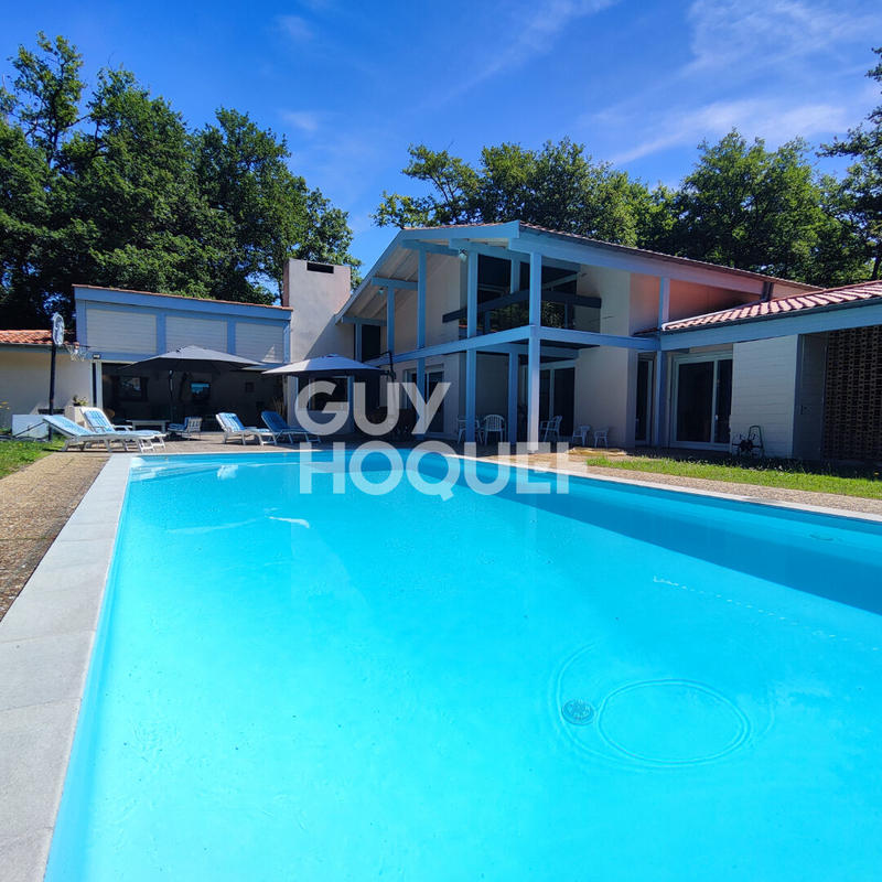 Maison - 246 m² - 7 pièces