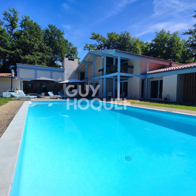 Maison - 246 m² - 7 pièces