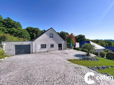 Maison - 180 m² - 7 pièces