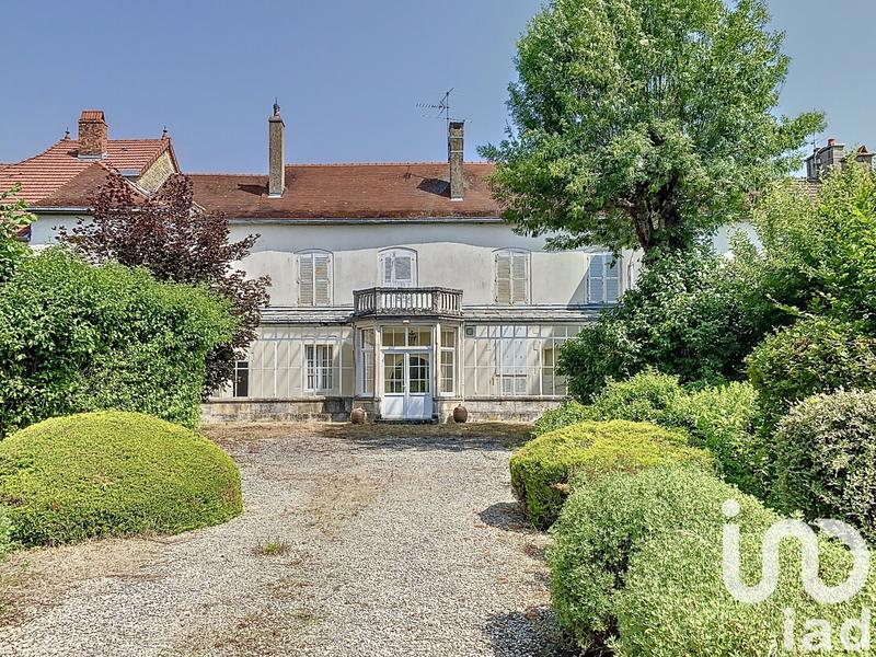 Maison - 250 m² - 11 pièces