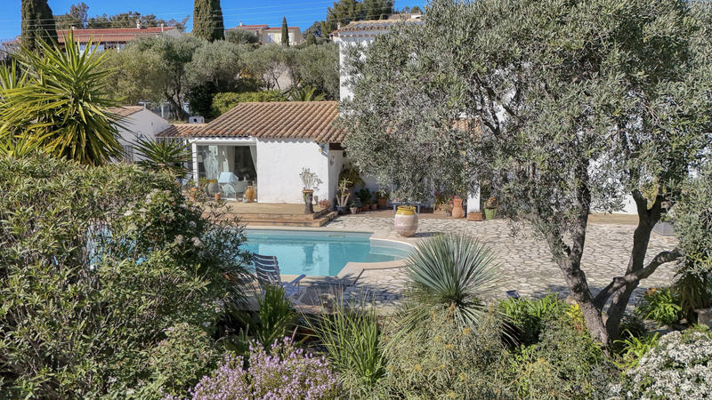 Propriété - 240 m² - 7 pièces