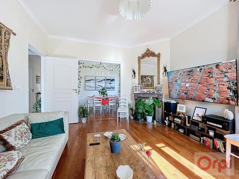 Demeure - 203 m² - 9 pièces