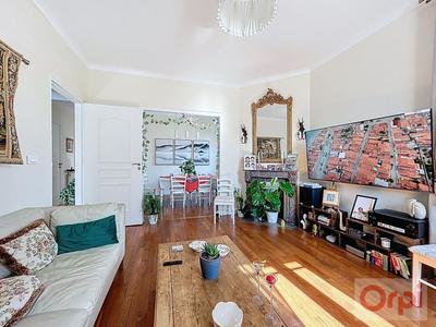 Demeure - 203 m² - 9 pièces