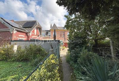 Maison - 230 m² - 7 pièces