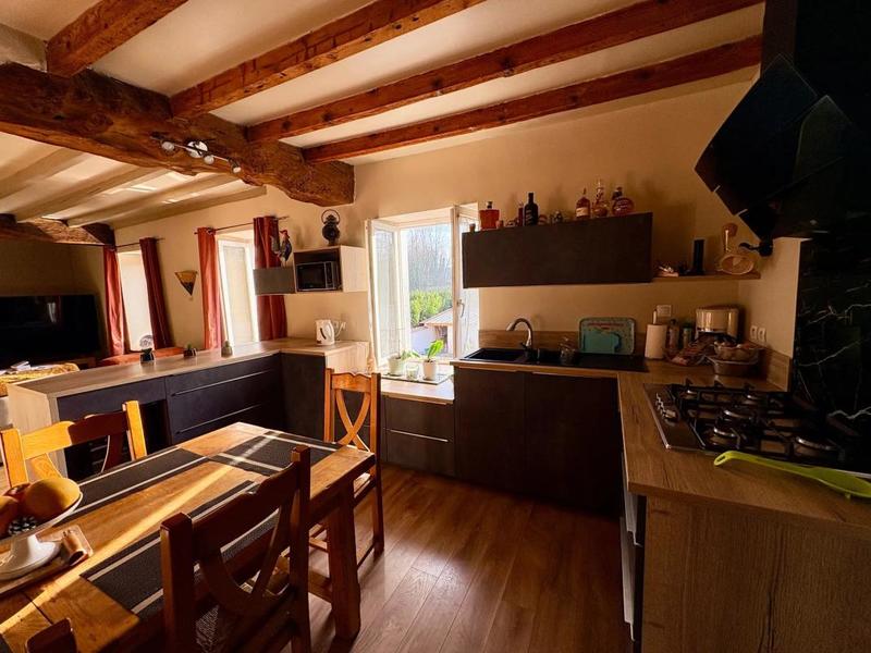 Maison - 260 m² - 8 pièces