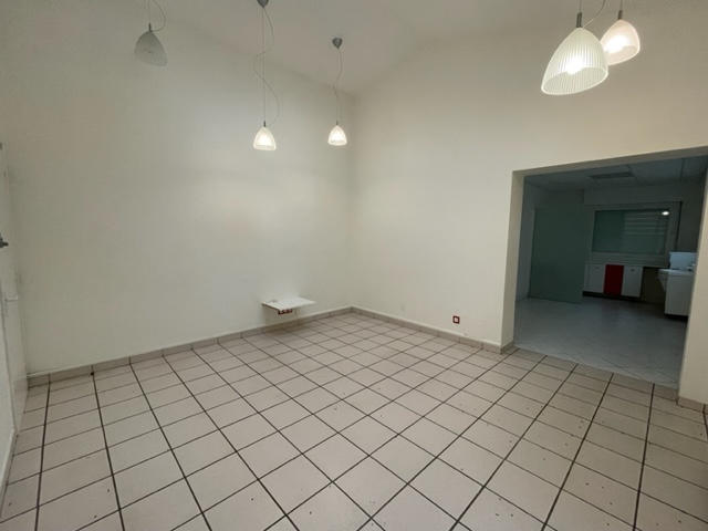 Bureau - 30 m² - 2 pièces