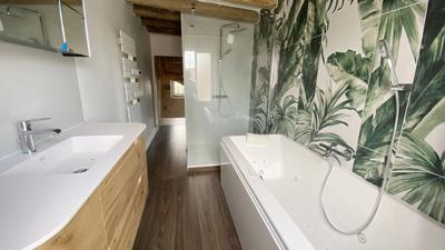 Maison - 250 m² - 8 pièces