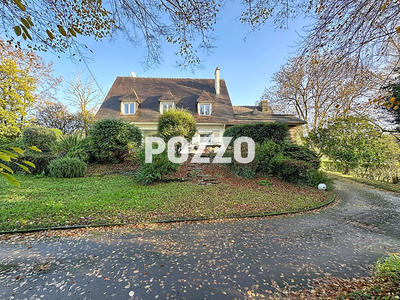 Maison - 270 m² - 10 pièces