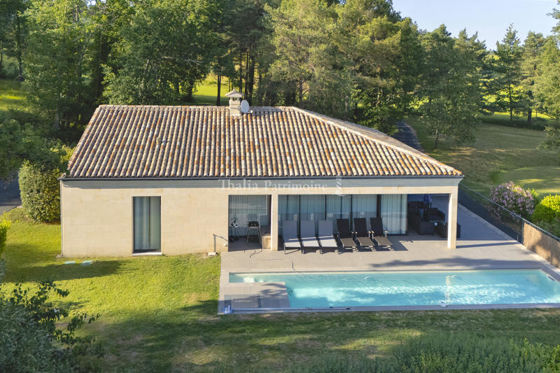 Maison - 180 m² - 4 pièces