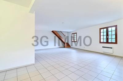 Maison - 154 m² - 9 pièces