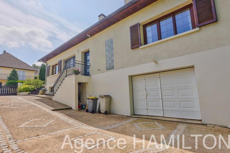 Maison - 250 m² - 8 pièces