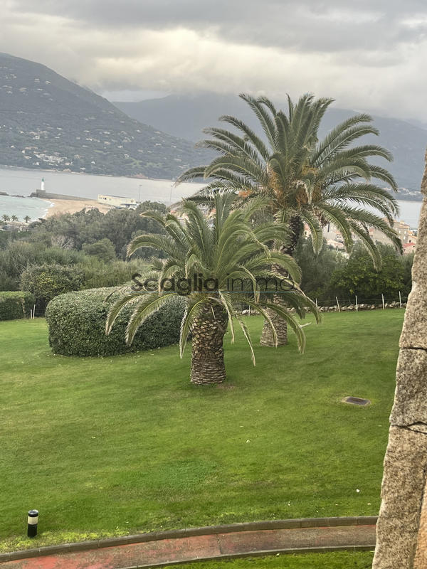 Local commercial - 1 200 m²