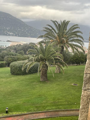 Local commercial - 1 200 m²