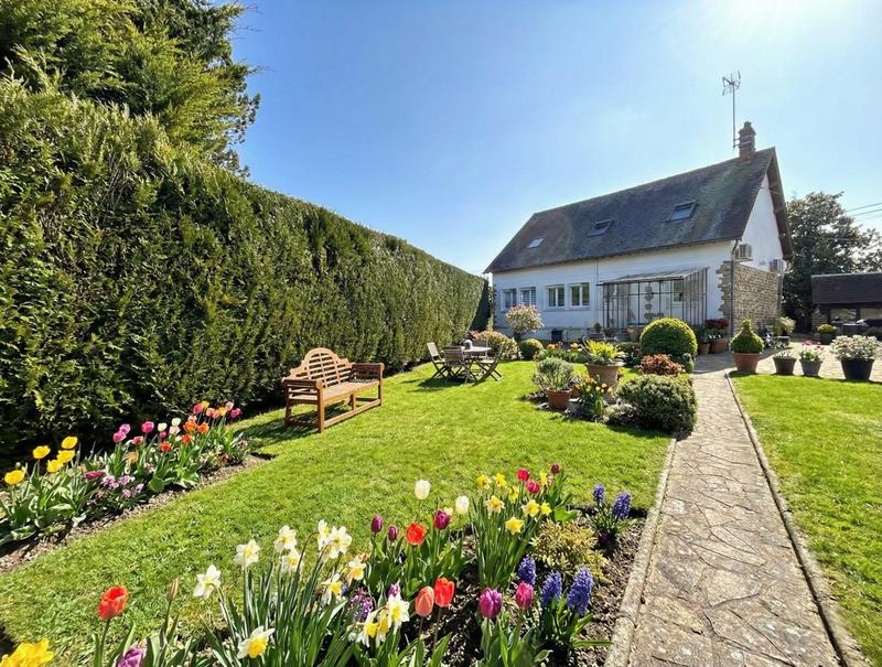 Maison - 180 m² - 9 pièces