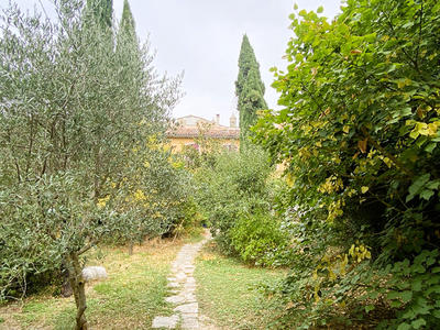 Maison - 323 m² - 6 pièces